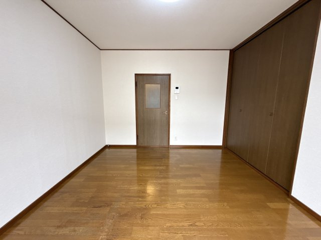 頼安コーポの居間・リビング