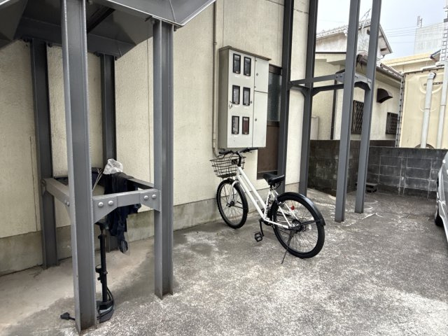 頼安コーポの駐車場