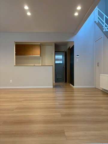 中古住宅　帯広市西6条南33丁目の居間・リビング