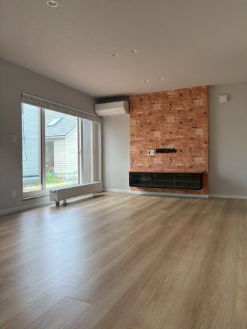 中古住宅　帯広市西6条南33丁目の居間・リビング