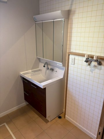 中古住宅　帯広市西6条南33丁目の独立洗面台