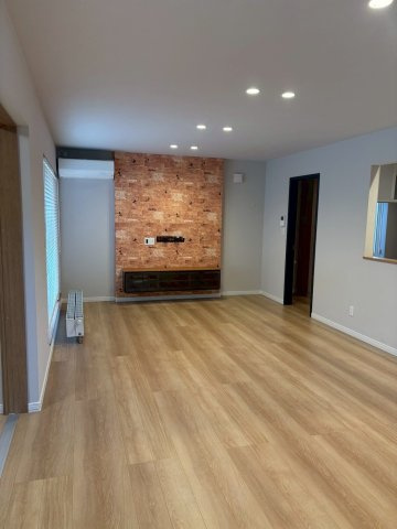 中古住宅　帯広市西6条南33丁目の居間・リビング