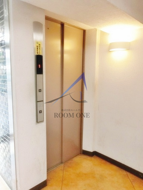 コーポ中野のその他共用部分|エレベーターです。