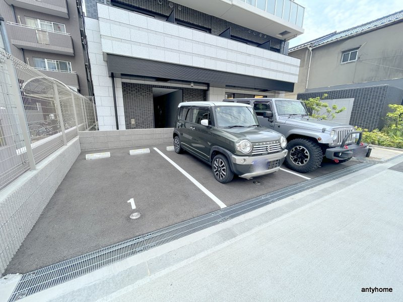 プレサンス海老江ジャルダン 仲介手数料無料の駐車場