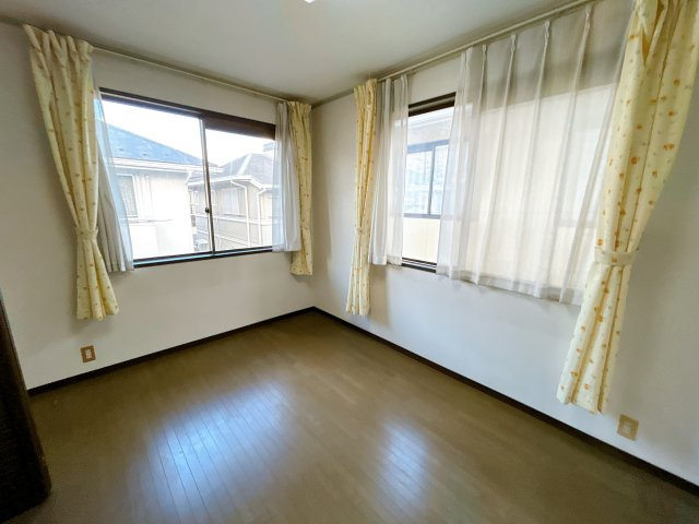 小山市中久喜5丁目　中古戸建の洋室