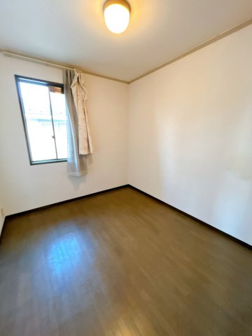 小山市中久喜5丁目　中古戸建の洋室