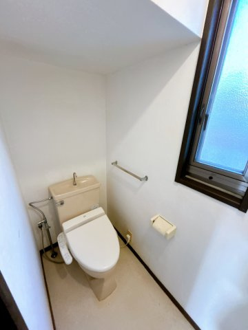 小山市中久喜5丁目　中古戸建のトイレ