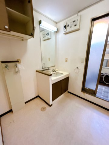 小山市中久喜5丁目　中古戸建の独立洗面台