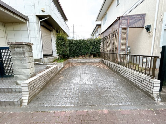 小山市中久喜5丁目　中古戸建の駐車場