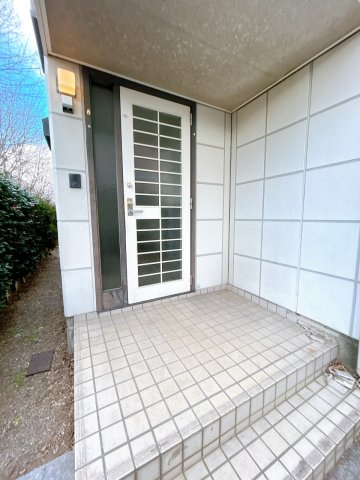 小山市中久喜5丁目　中古戸建の玄関