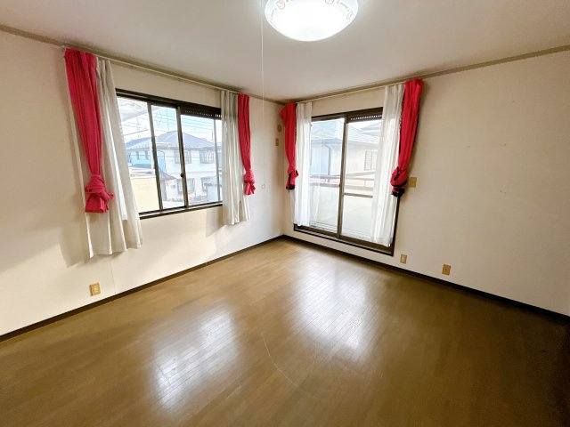 小山市中久喜5丁目　中古戸建の洋室