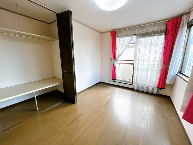 小山市中久喜5丁目　中古戸建の洋室