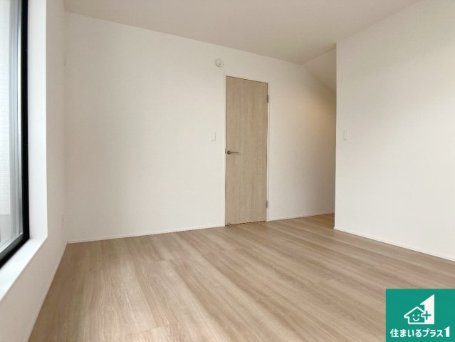 加古川市西神吉町岸　新築一戸建ての洋室|シンプルな洋室は、自分好みのインテリアが楽しめます♪ご家族とインテリアや家具を選びに行くのは新築購入時の醍醐味の一つです。ぜひお楽しみください♪