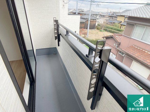 加古川市西神吉町岸　新築一戸建てのバルコニー|ワイドバルコニーは洗濯物を干すスペースが広いのでご家族が多くても安心！