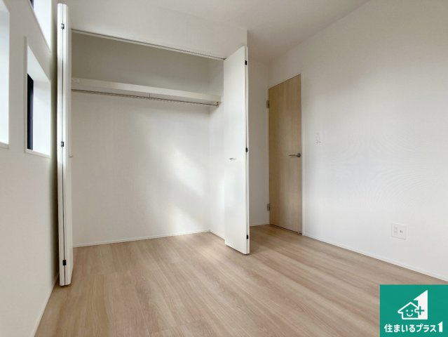 加古川市西神吉町岸　新築一戸建ての洋室|収納スペースが充実しているので子供の成長に合わせてたくさん収納ができます！家族構成に合わせた様々な活用ができる収納！