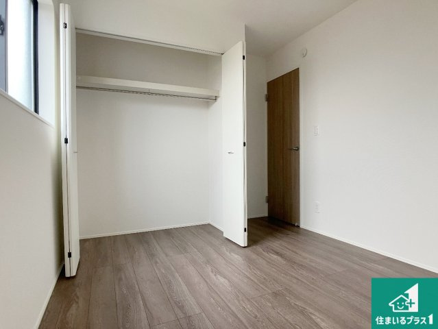 加古川市西神吉町岸　新築一戸建ての洋室|シンプルな洋室は、自分好みのインテリアが楽しめます♪ご家族とインテリアや家具を選びに行くのは新築購入時の醍醐味の一つです。ぜひお楽しみください♪