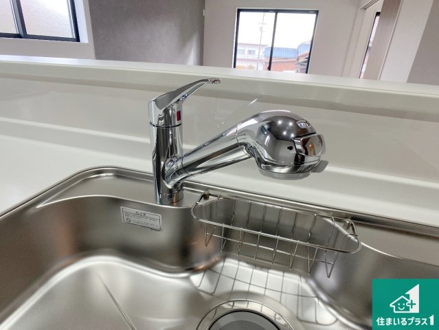 加古川市西神吉町岸　新築一戸建ての設備|浄水器を内蔵！炊飯時、お茶を作る時に安心してお水を使えます！お湯と冷水、浄水と原水、シャワーの切替えもワンタッチです！