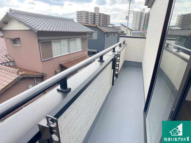 加古川市西神吉町岸　新築一戸建てのバルコニー|ワイドバルコニーは洗濯物を干すスペースが広いのでご家族が多くても安心！