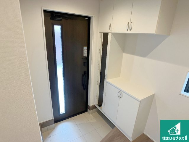 加古川市西神吉町岸　新築一戸建ての玄関|シューズボックスにはたくさんの靴が収納できるので玄関周りはいつもスッキリ！ご家族が増えても安心！