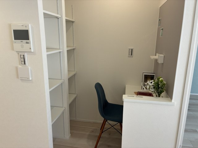 ヒルハイツ宮前平　ウエストの居間・リビング|ワークスペース