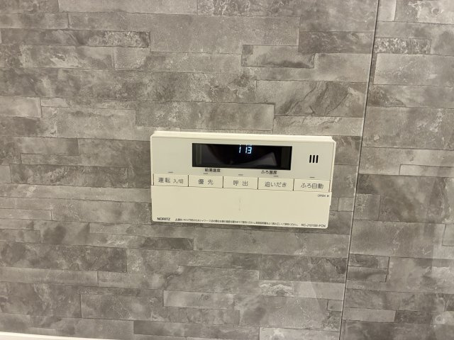 ヒルハイツ宮前平　ウエストの浴室|バスリモコン