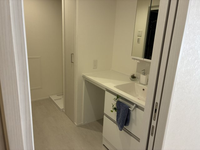 ヒルハイツ宮前平　ウエストの洗面所