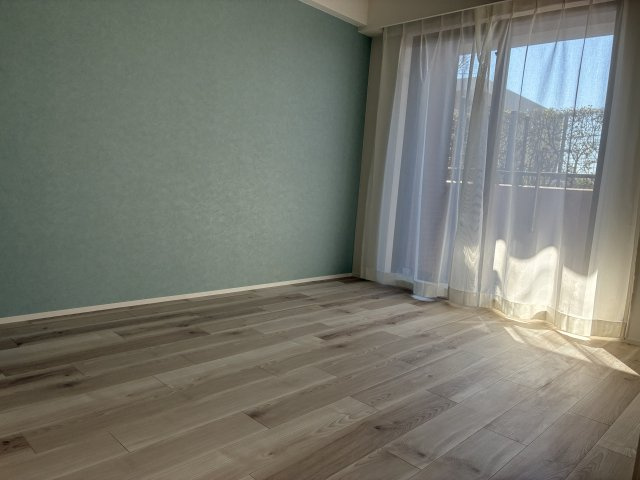 ヒルハイツ宮前平　ウエストの洋室