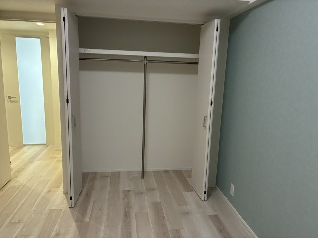 ヒルハイツ宮前平　ウエストの洋室|サービスルーム：CL