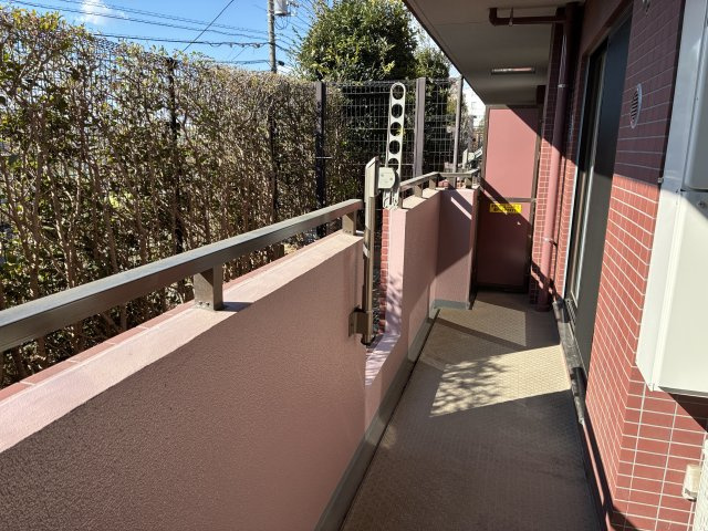 ヒルハイツ宮前平　ウエストのバルコニー