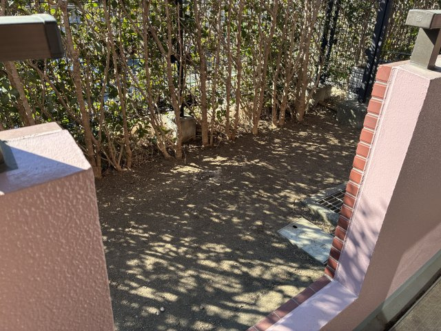 ヒルハイツ宮前平　ウエストの庭