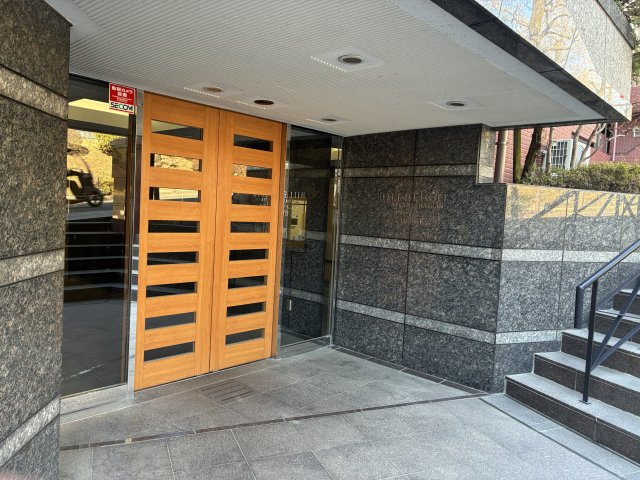 ヒルハイツ宮前平　ウエストのエントランス