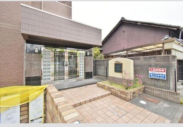 エクセラン　本願寺のエントランス