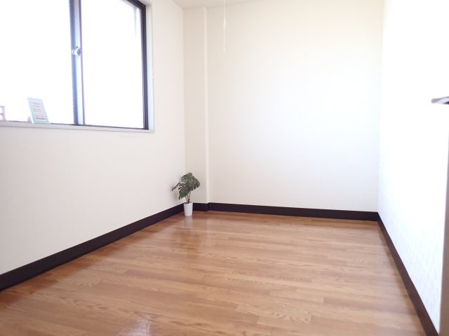 平泉スクールマンションのトイレ|温水洗浄便座です