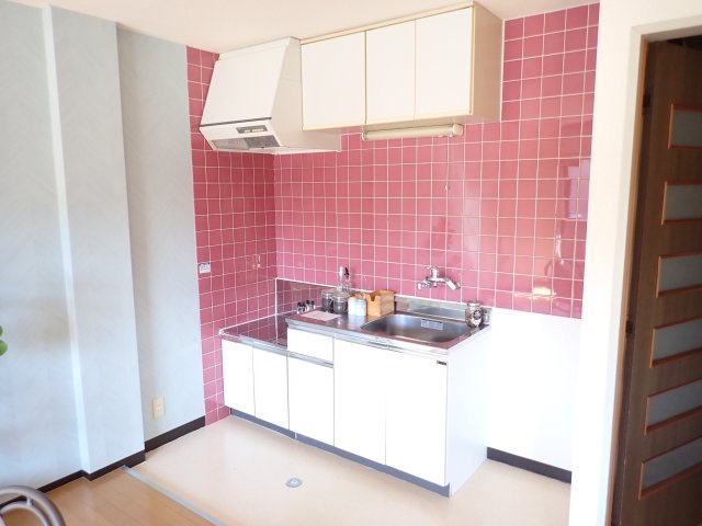 平泉スクールマンションの和室|DK隣の6帖和室