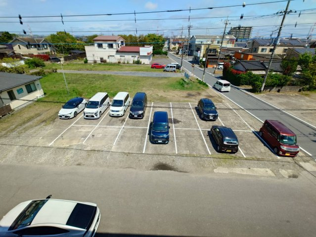 平泉スクールマンションの駐車場|縦列２台無料