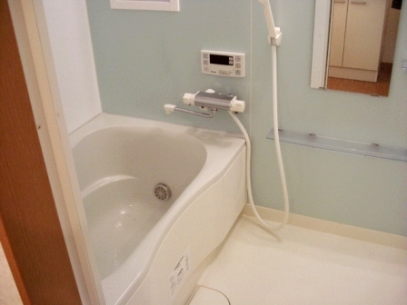 パレットハウスの浴室|きれいなお風呂です