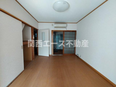 【居間・リビング】 | 稲葉４丁目貸家