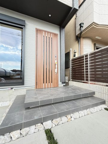 練馬区石神井台8丁目　長期優良住宅　太陽光発電システム　ゆとりの邸の玄関