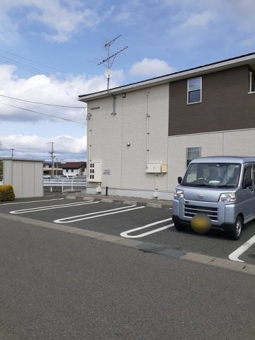 フィオーレ・カナンＡの駐車場