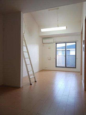 フィオーレ・カナンＡの居間・リビング