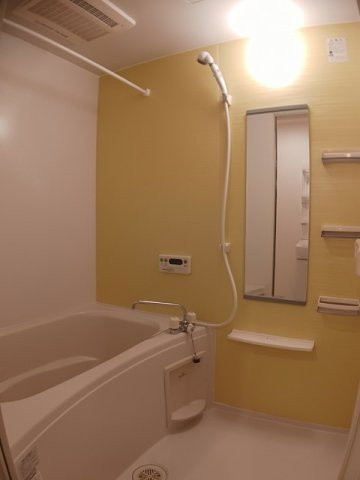 フィオーレ・カナンＡの浴室