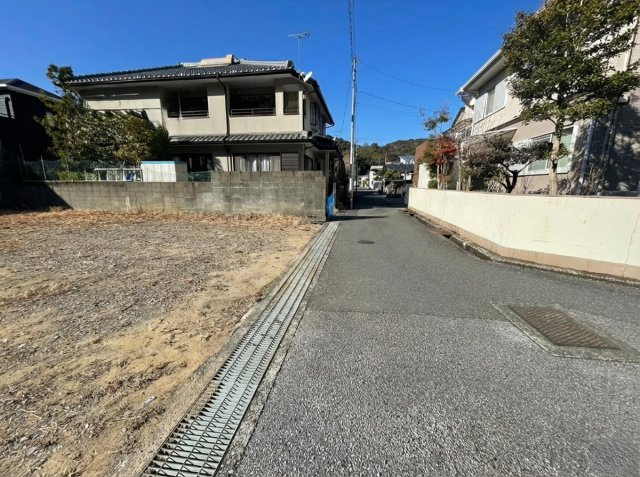 高知市介良　建築条件なし売土地の前面道路含む現地写真|駐車時や出入りも比較的スムーズ