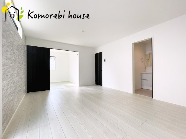 北本市下石戸下　4期　新築一戸建て　グラファーレ　02の居間・リビング|使いやすい居間です