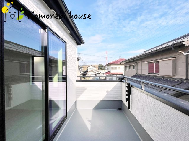 北本市下石戸下　4期　新築一戸建て　グラファーレ　02のバルコニー|バルコニー付きです