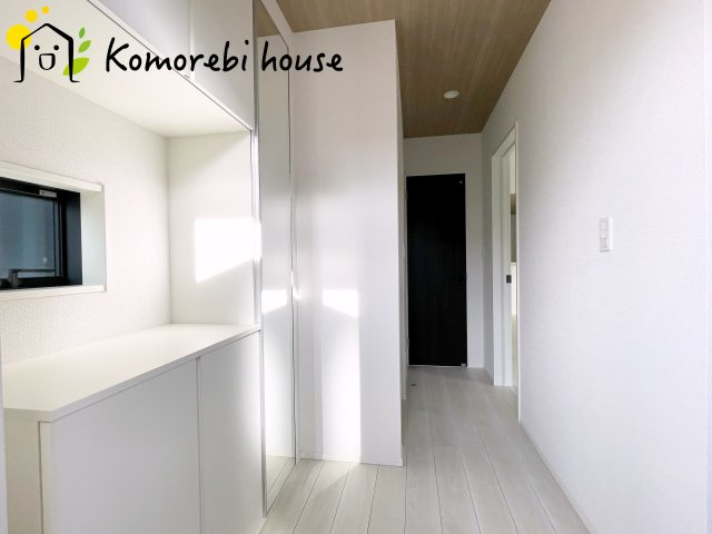 北本市下石戸下　4期　新築一戸建て　グラファーレ　02の玄関|ゆったりとした玄関です