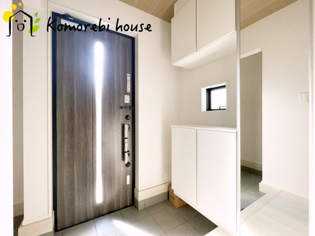 北本市下石戸下　4期　新築一戸建て　グラファーレ　02の玄関|玄関です