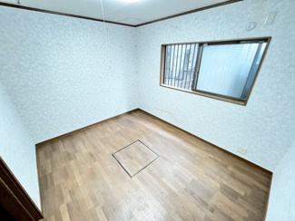 【洋室】 | 浜寺諏訪森町中３丁　中古戸建 | 全居室窓があるので、明るい住まいに気持ちも明るくなりますね！