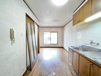 【居間・リビング】 | 浜寺諏訪森町中３丁　中古戸建 | 全居室６帖以上！ゆとりある住まいでのびのび新生活をここではじめませんか！