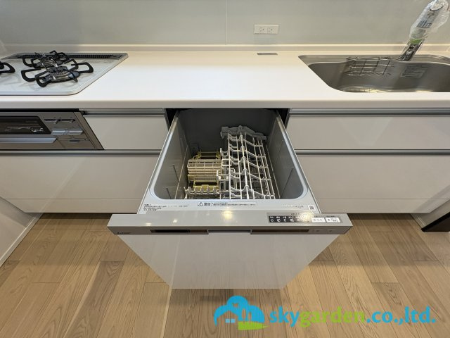 藤沢市大庭6期　新築戸建　全２棟A号棟のキッチン|付いてますよ、食洗機！