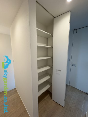 藤沢市大庭6期　新築戸建　全２棟A号棟の収納|2階踊り場の収納